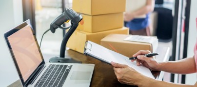 Blockchain technology for decentralized data provenance and traceability